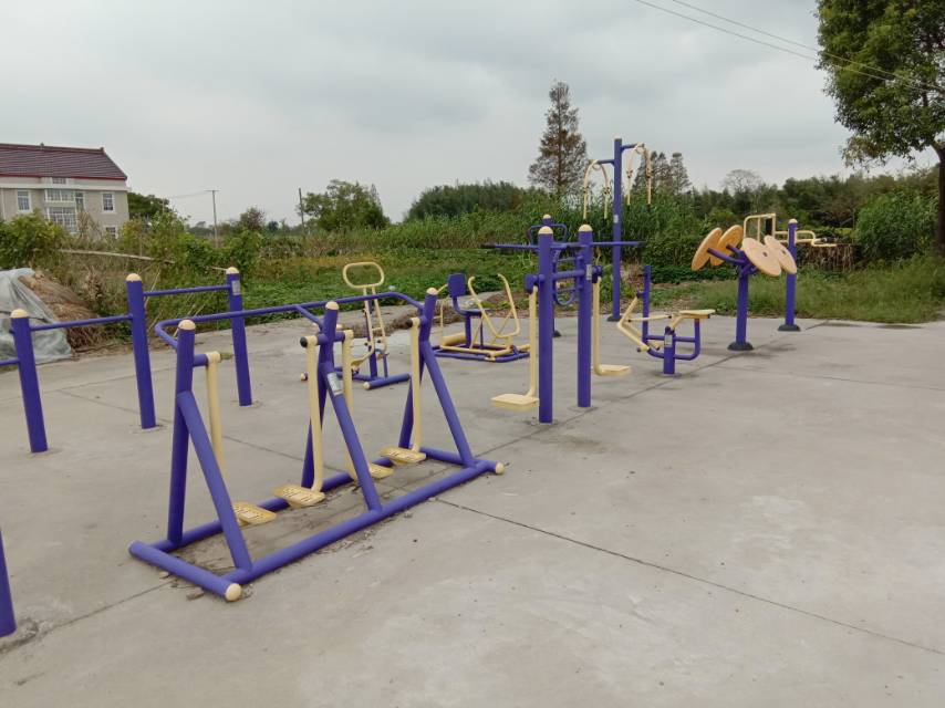 堡鎮(zhèn)營房村4隊(duì)倉庫健身點(diǎn)