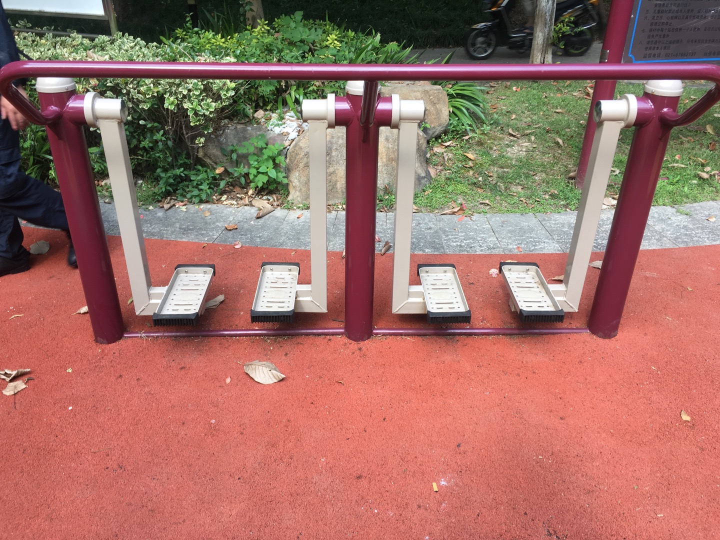 二位太空漫步機