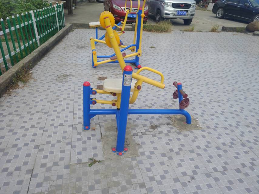 自重腹背鍛煉器