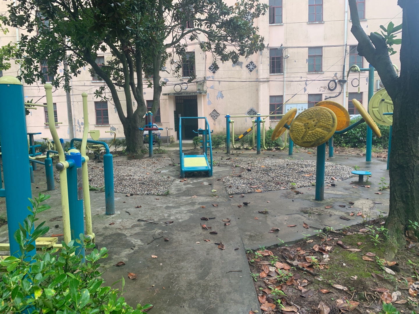 東平鎮(zhèn)東風(fēng)新村楊南新村健身點(diǎn)