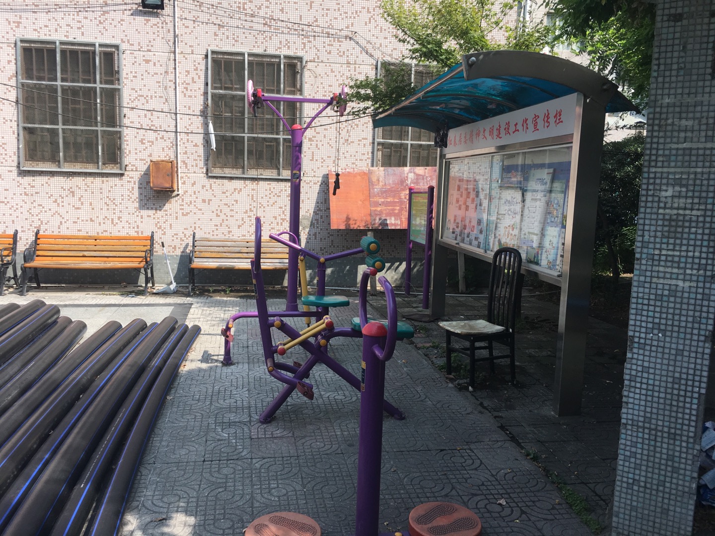 紅春居委紅春公寓健身點(diǎn)