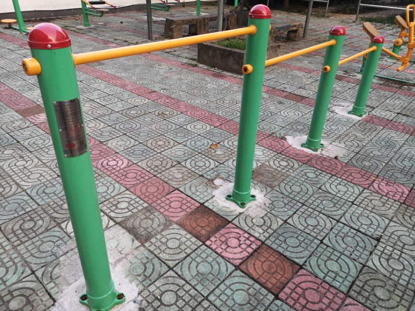 多聯(lián)壓腿架