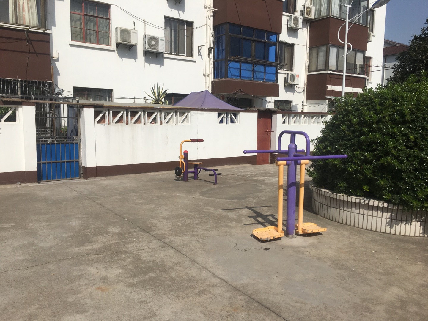 老港居民委員會教委新村健身苑點