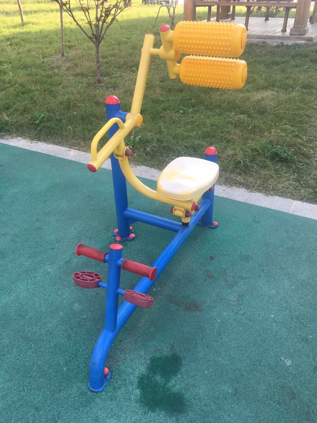 自重腹背鍛煉器