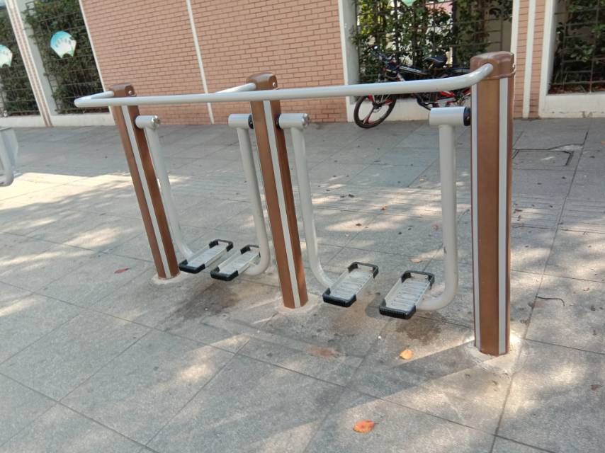 雙位太空漫步機(jī)