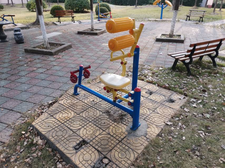 自重腰背鍛煉器