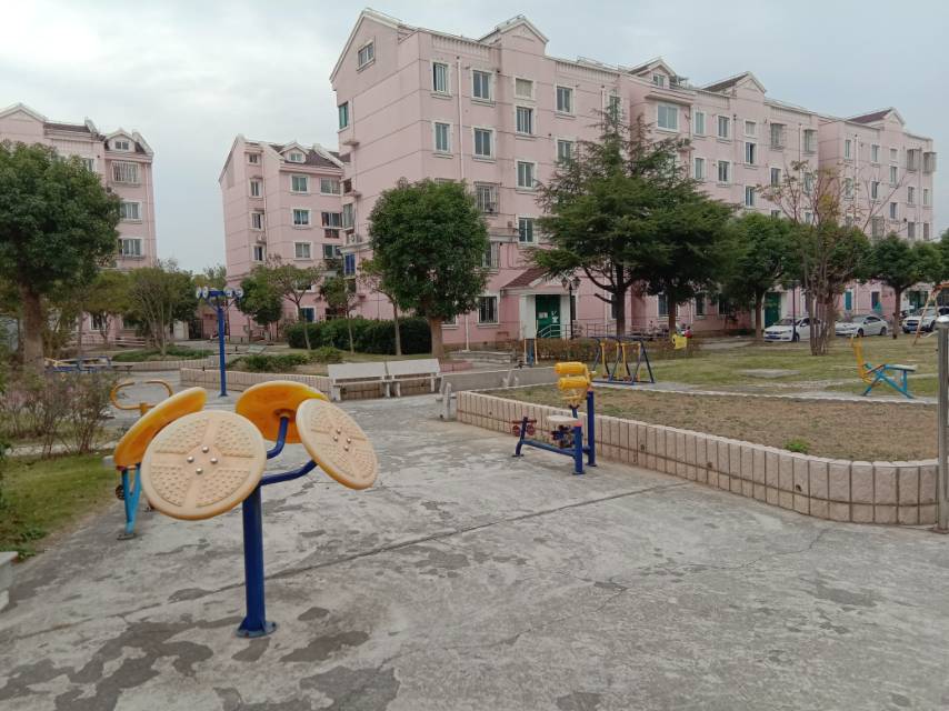 晨陽居委晨陽路200弄14號(hào)健身路徑