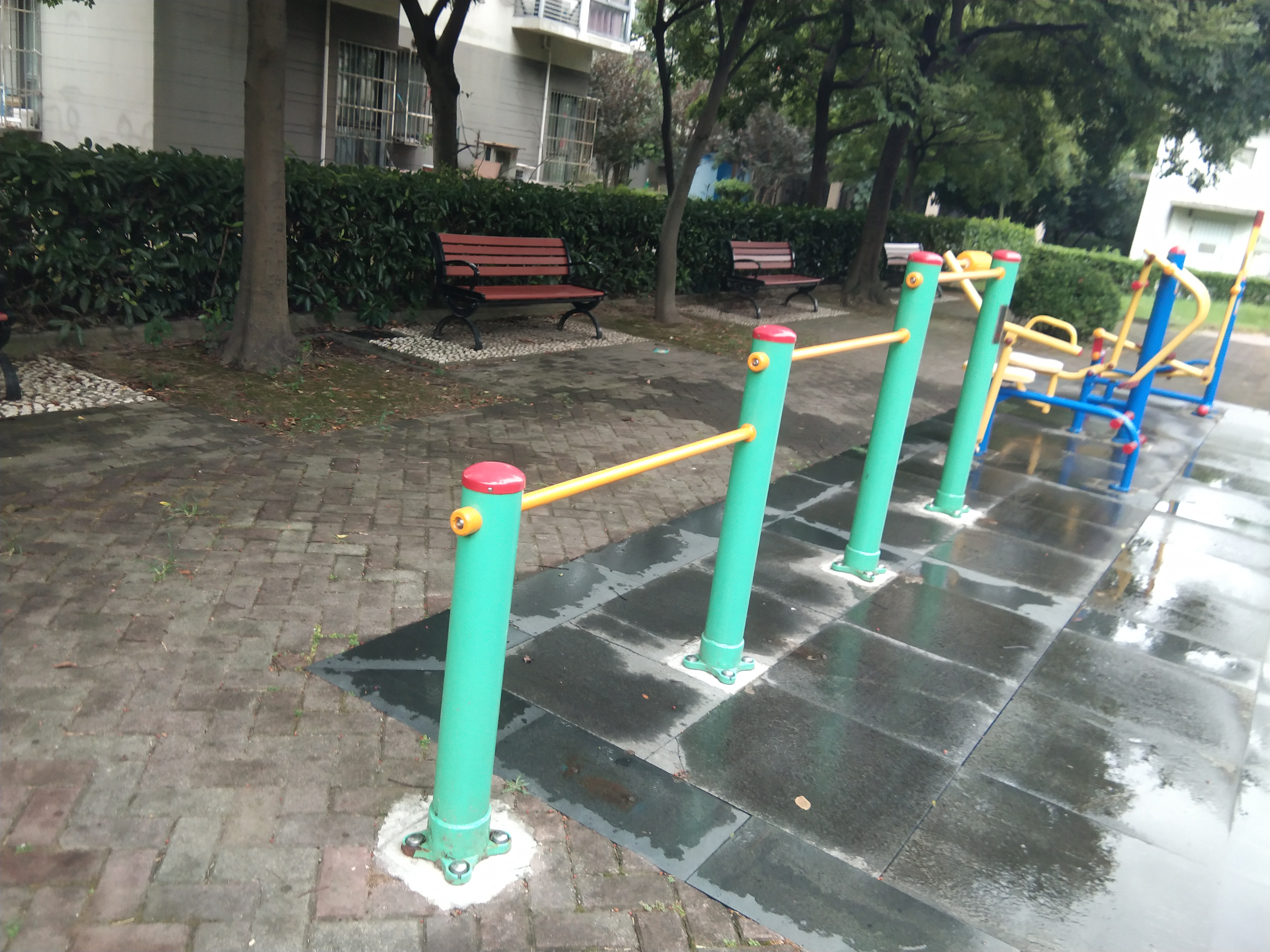 多聯(lián)壓腿架