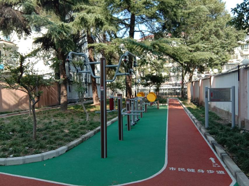 平利路小區(qū)市民健身苑點