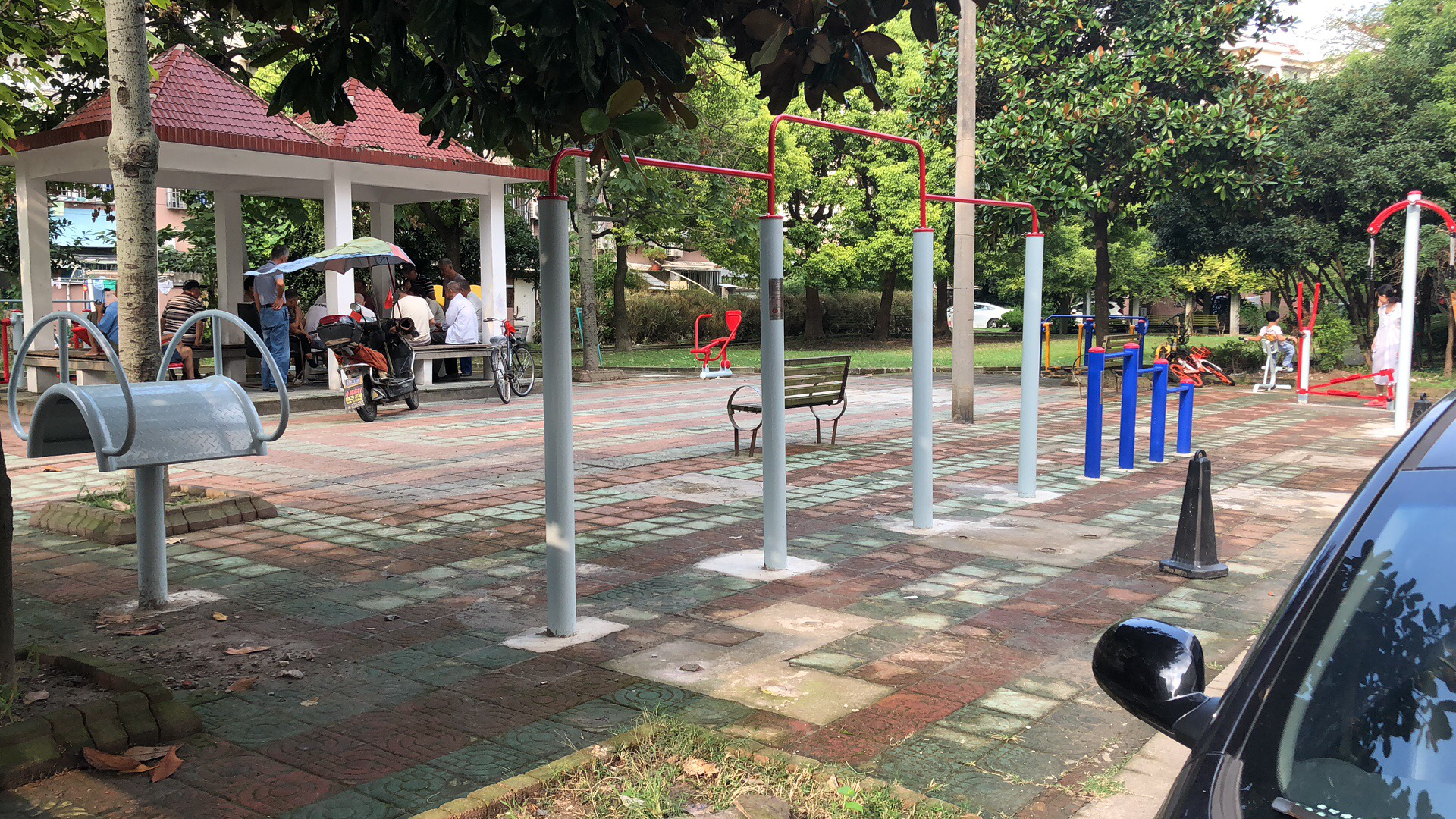 艾東居委健身點