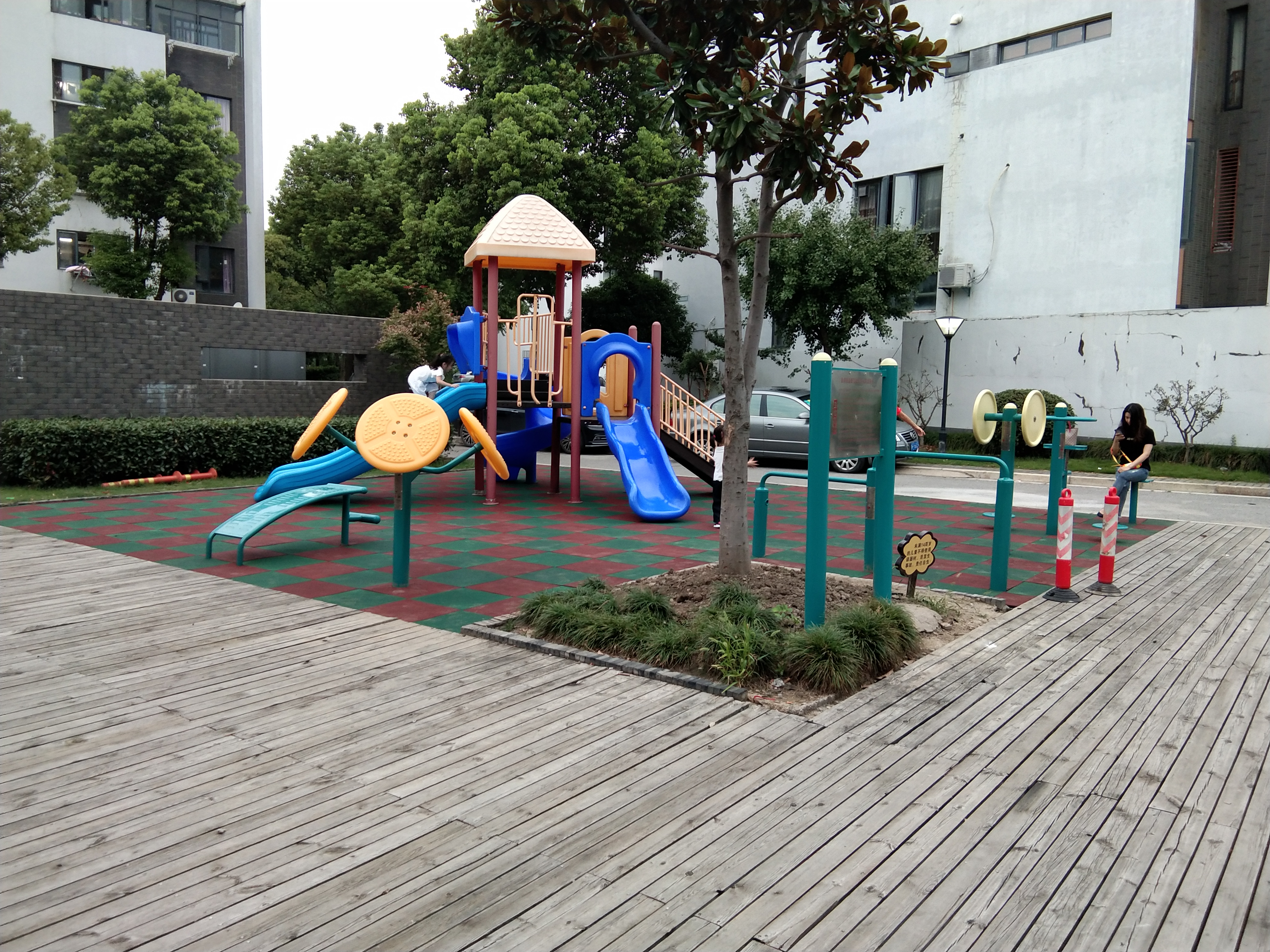 盈聯(lián)社區(qū)名人苑健身苑點(diǎn)