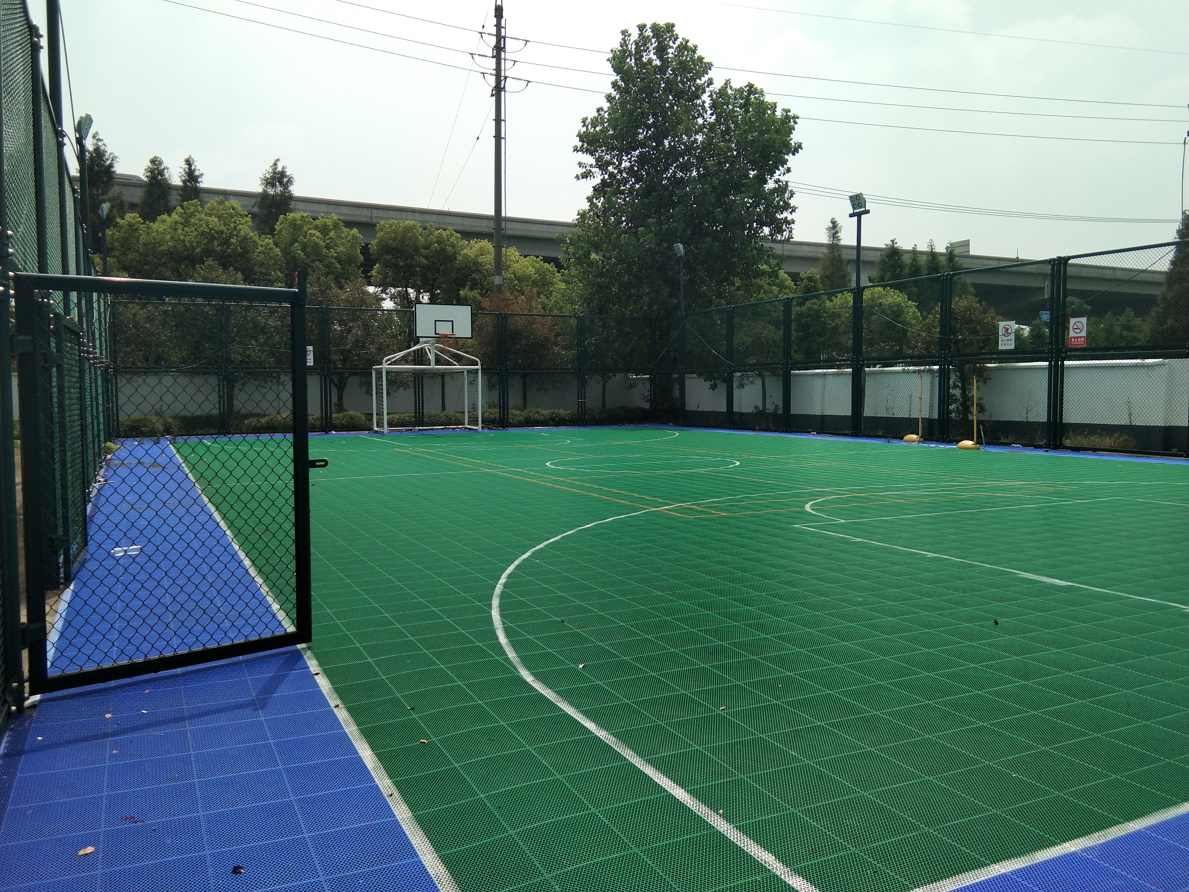 中新村籃球場(chǎng)