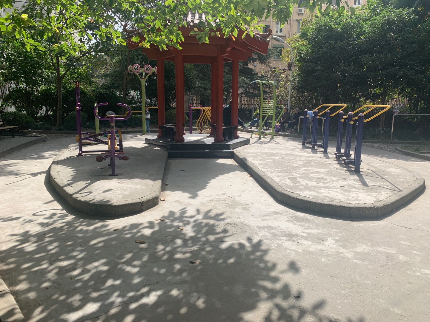 泉東一居委健身點