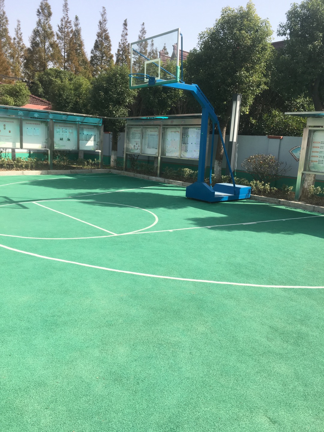 東河村籃球場(chǎng)