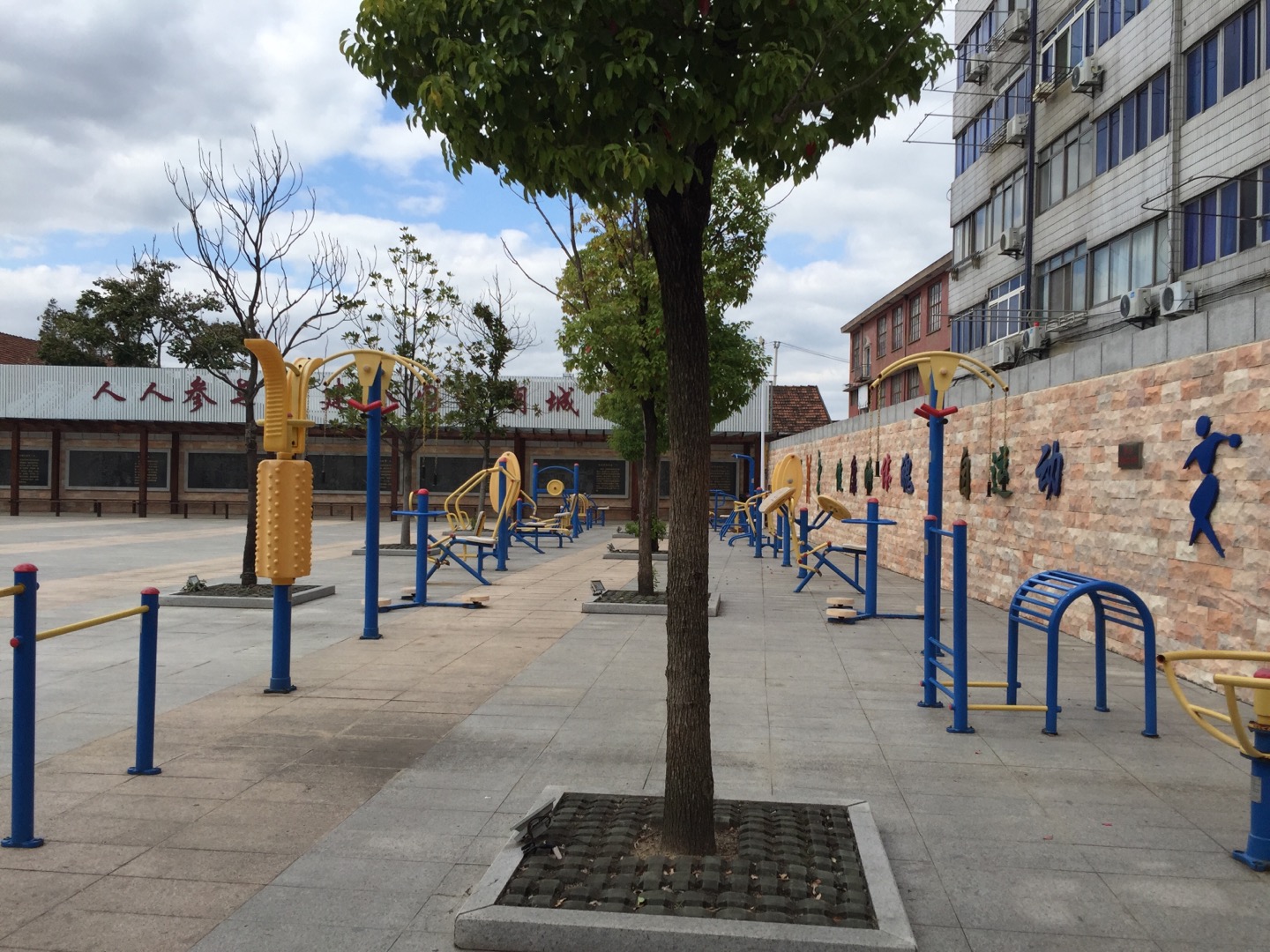 廟鎮(zhèn)文化廣場健身苑