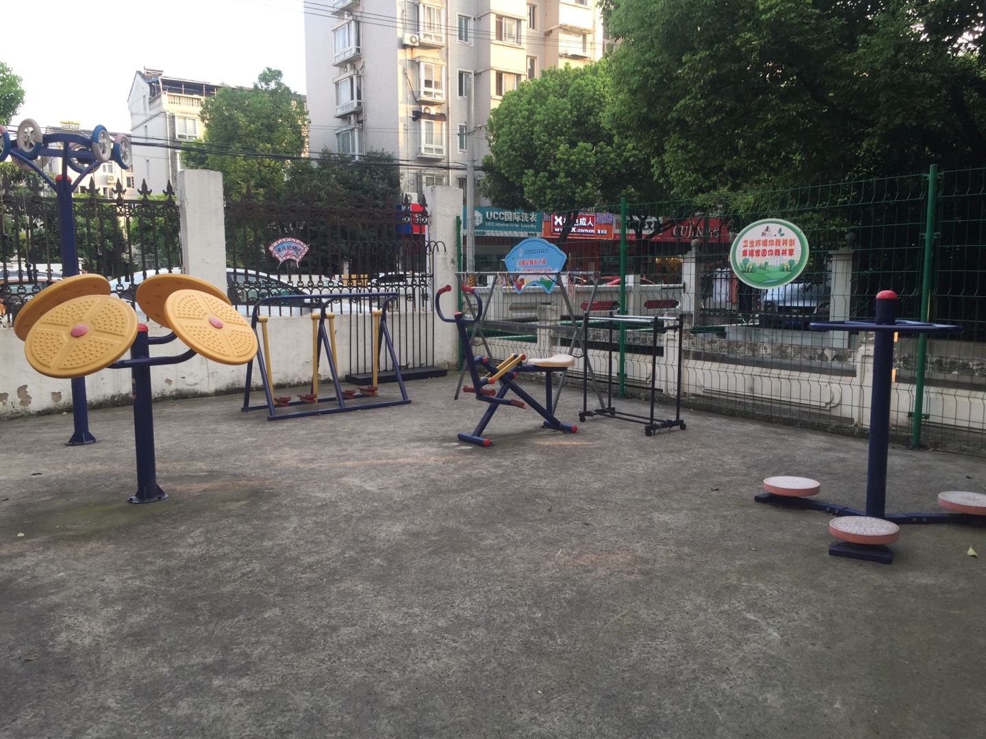 民主東街16弄小區(qū)健身點