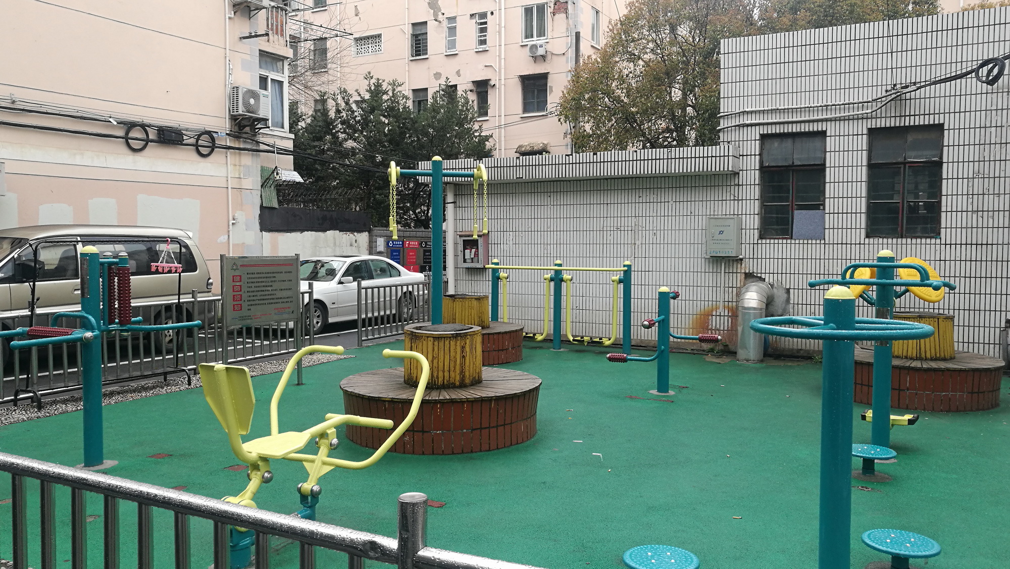 乳四居委會(huì)健身點(diǎn)