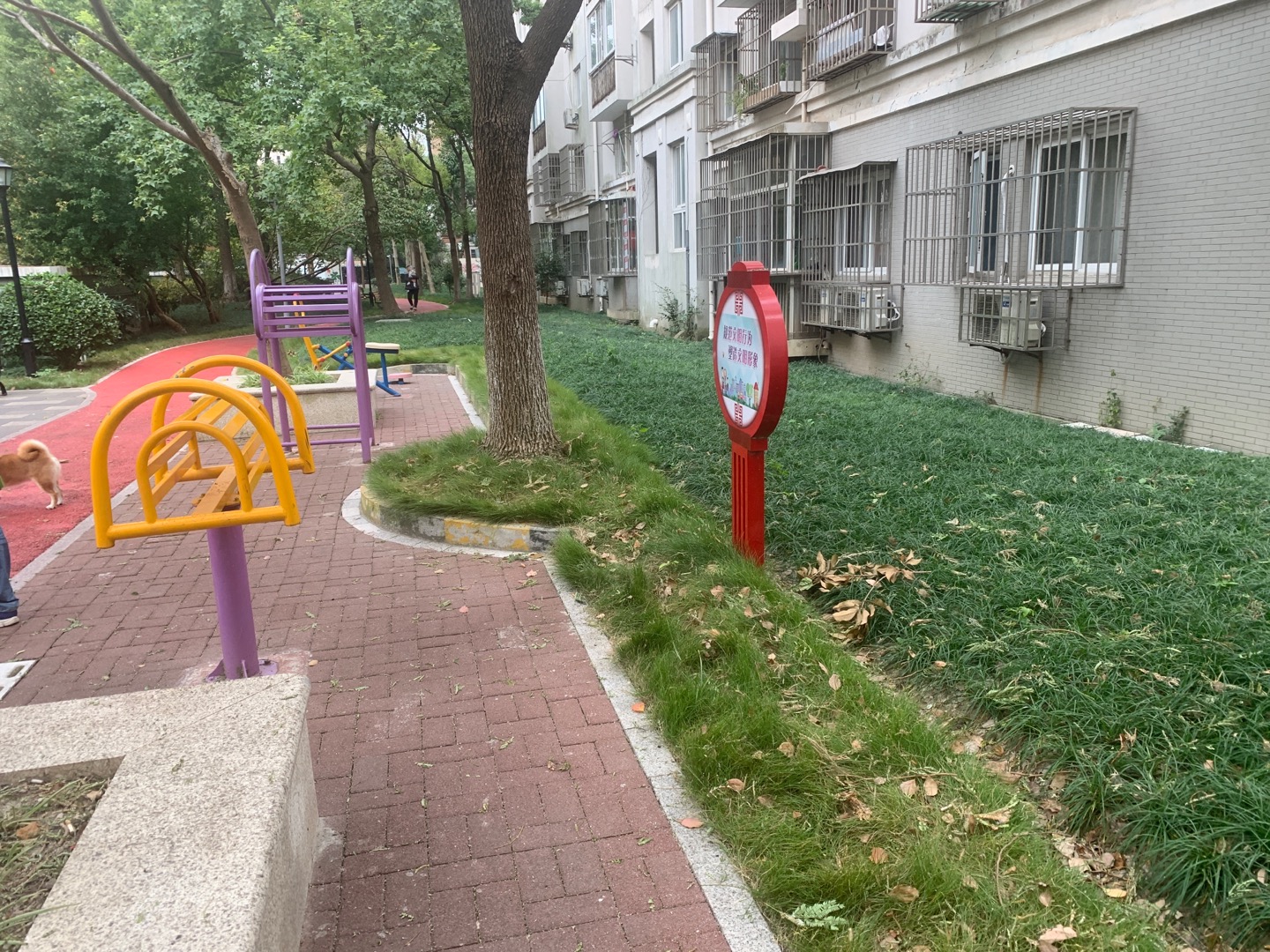 高行鎮(zhèn)華庭居委健身苑點1