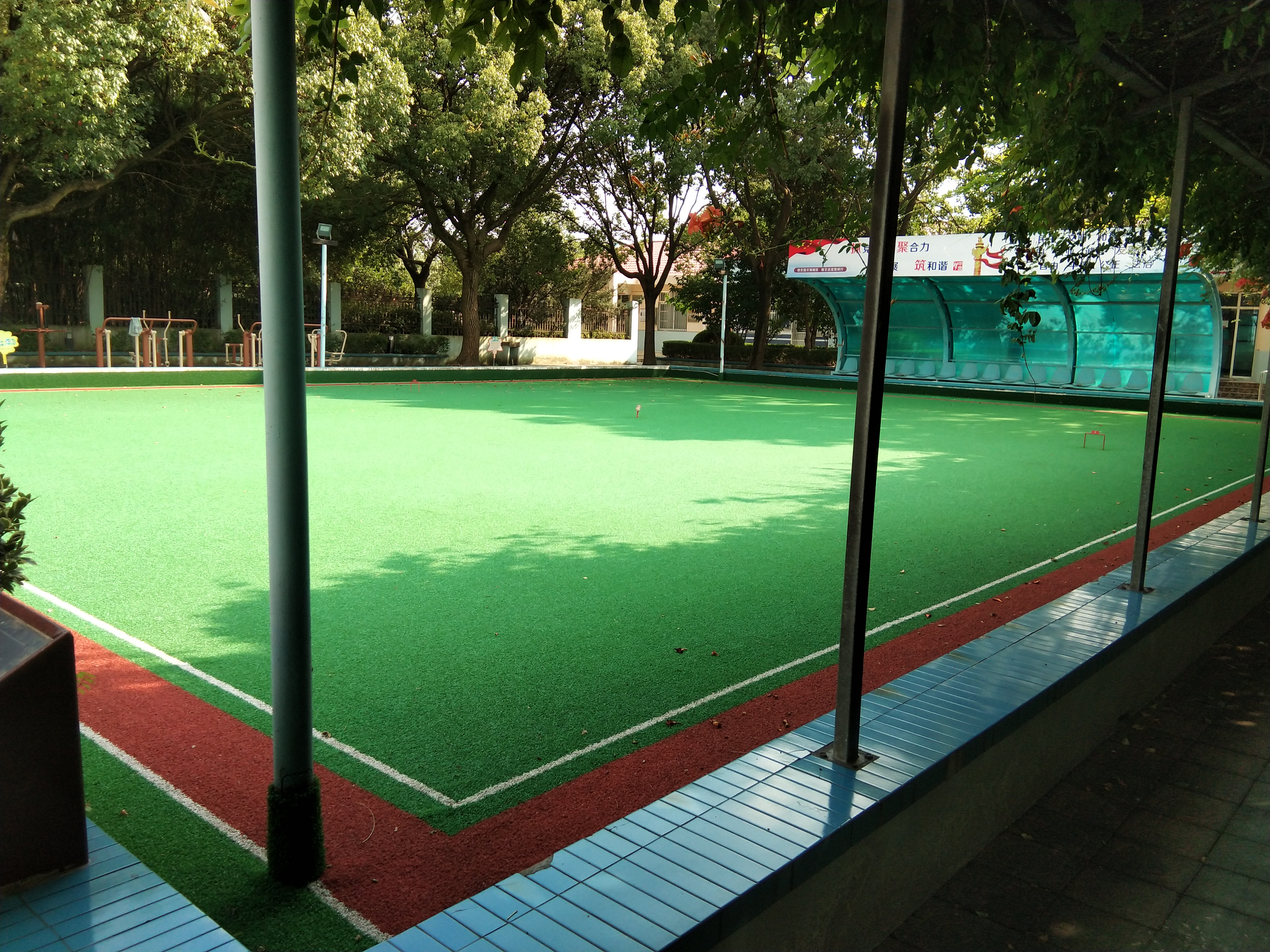 友建村門(mén)球場(chǎng)