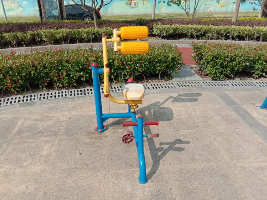 自重腹背鍛煉器