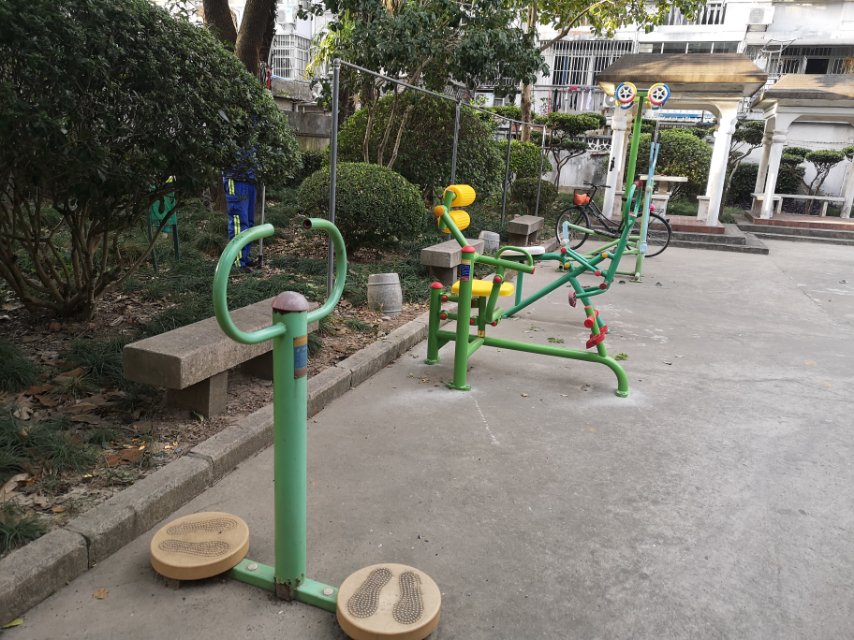 川沙路5015弄21號(hào)北側(cè)健身點(diǎn)