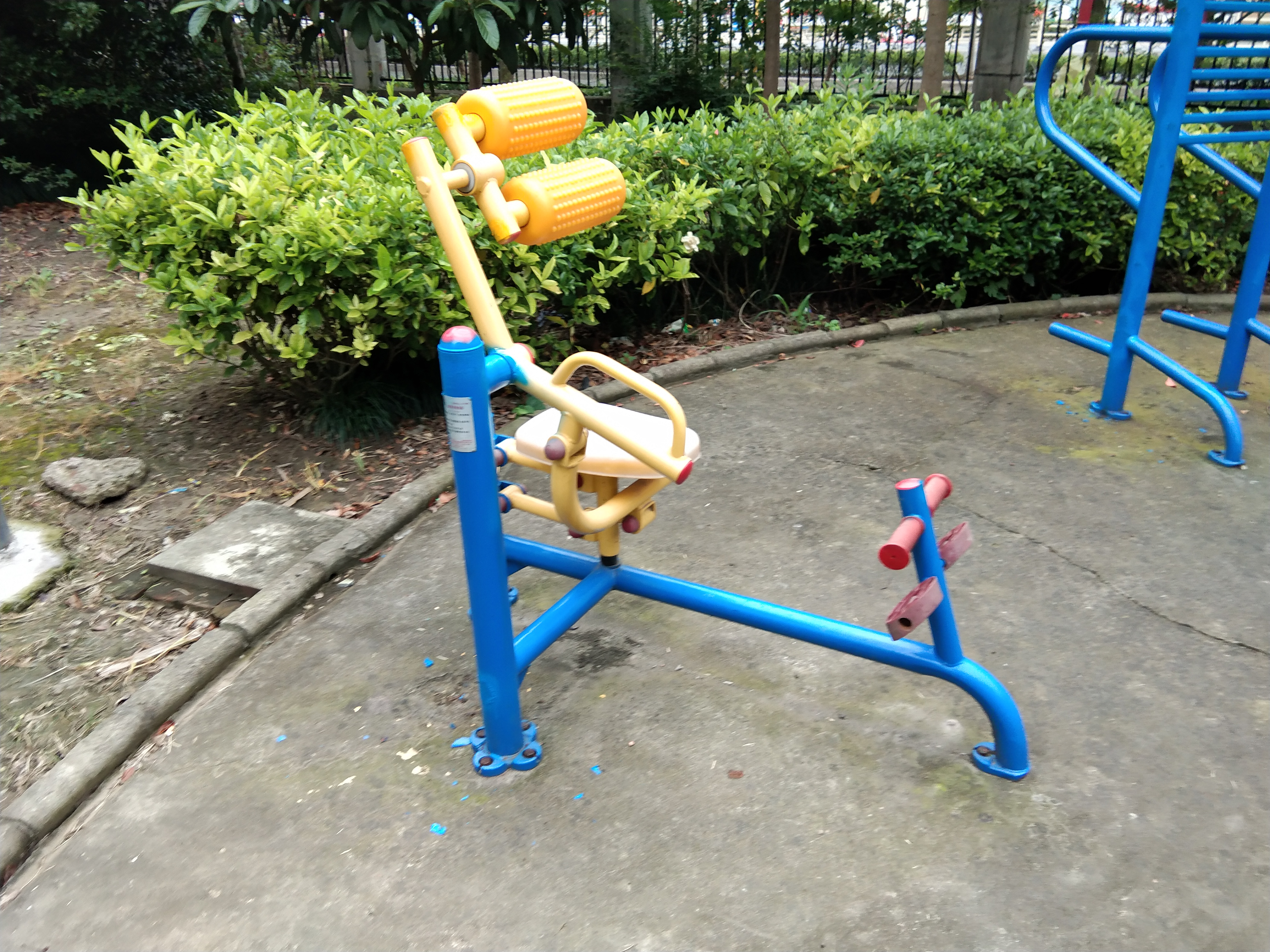 自重腹背鍛煉器