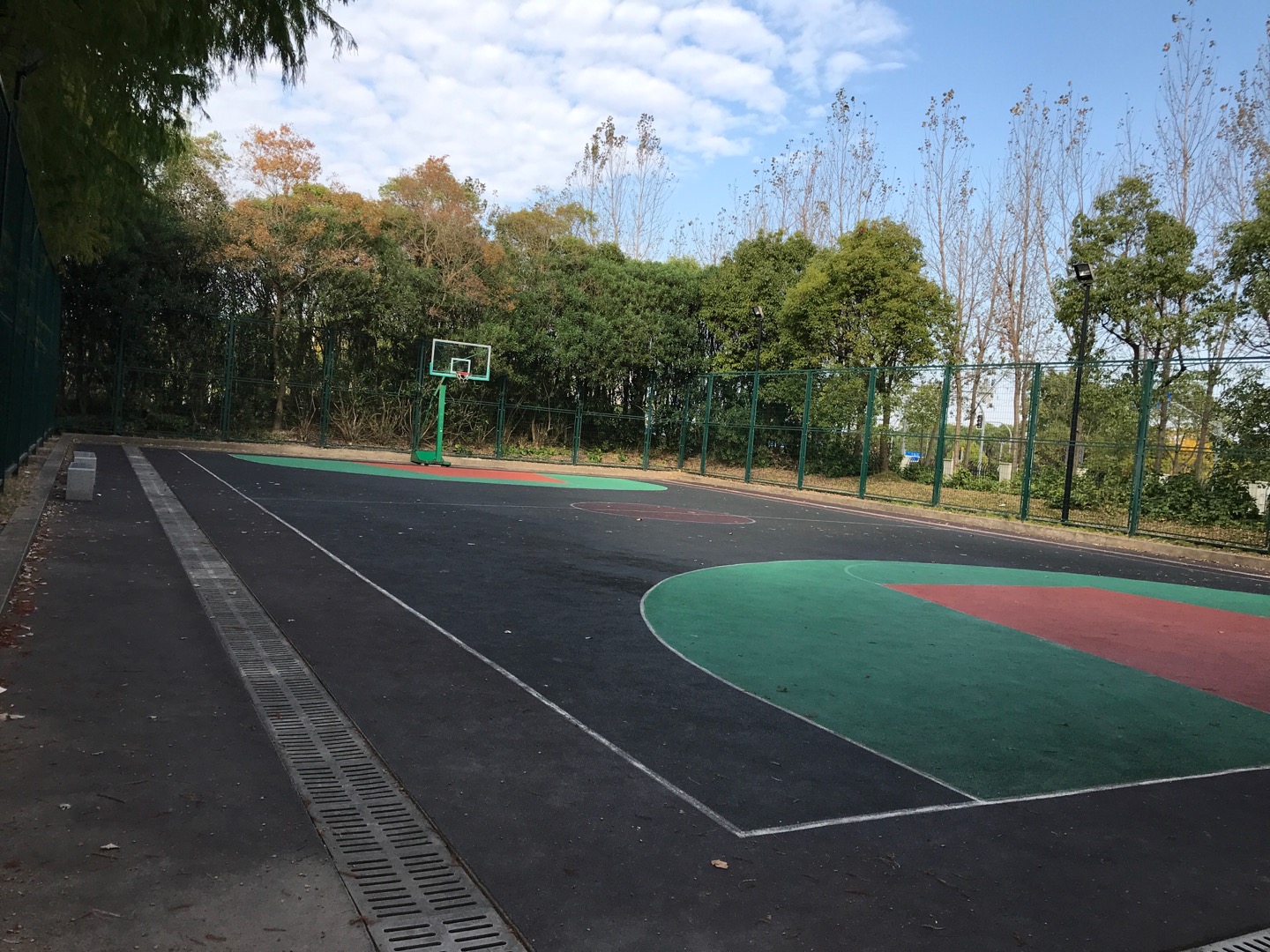 竹柏路111弄三人制籃球場