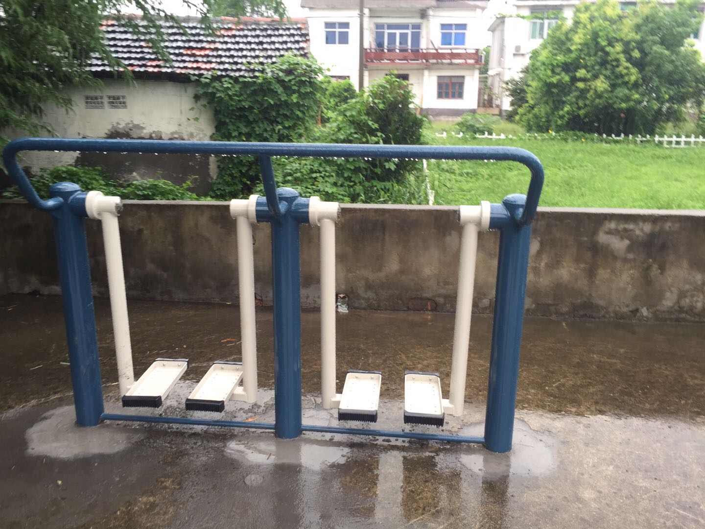 二位太空漫步機