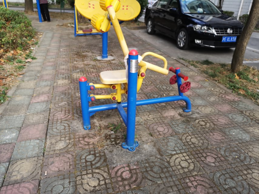 自重腹背鍛煉器