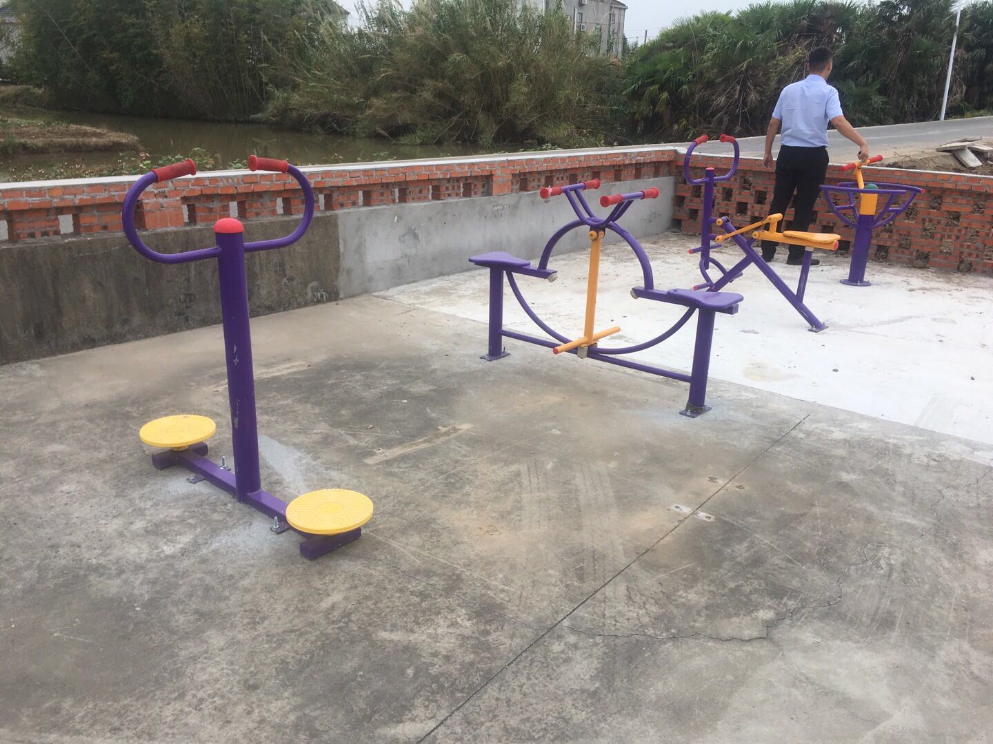 老港鎮(zhèn)欣河村民委員會(huì)煙墩12組健身苑點(diǎn)