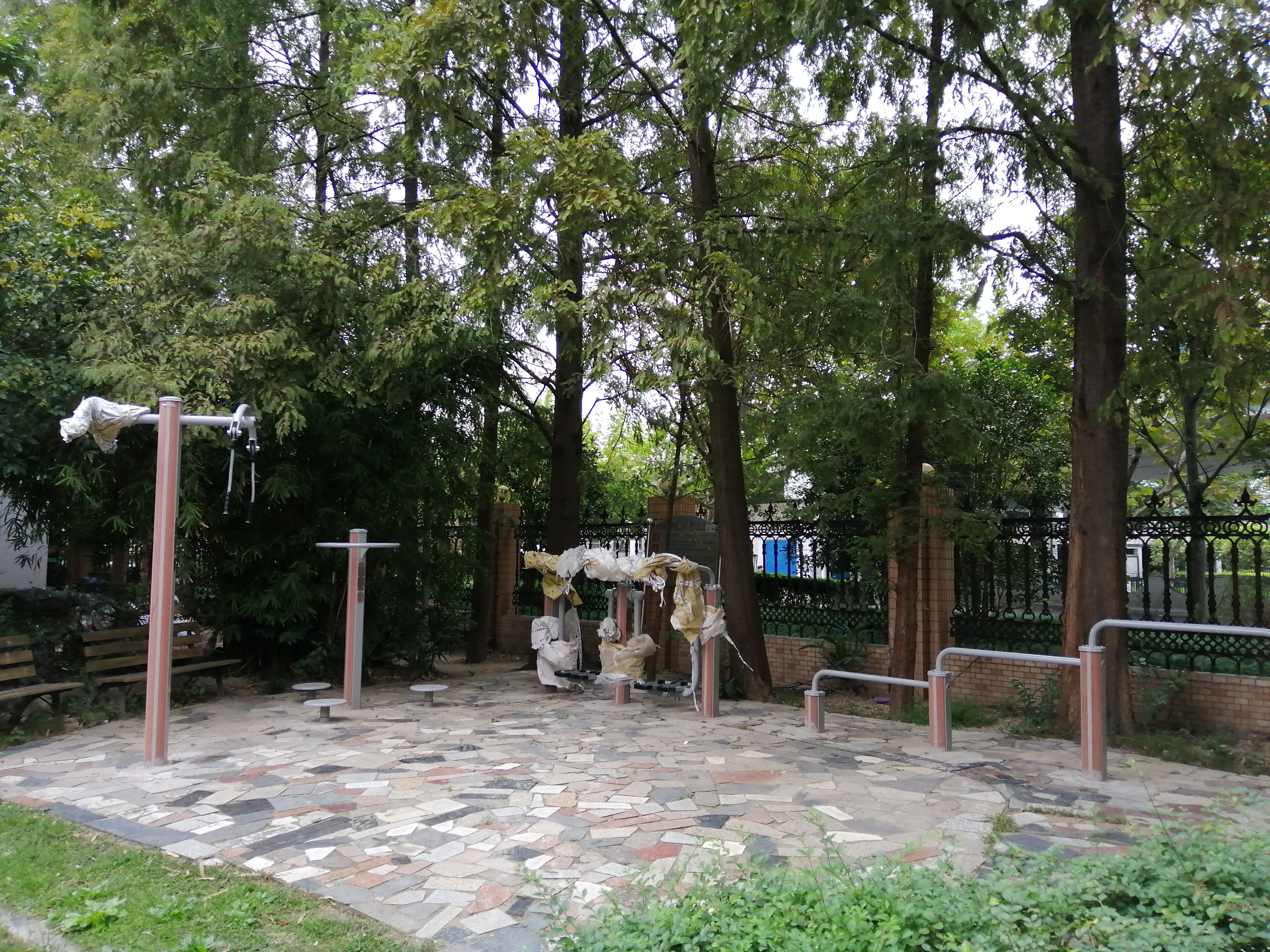 甘泉街道志丹苑小區(qū)自建健身苑點(diǎn)