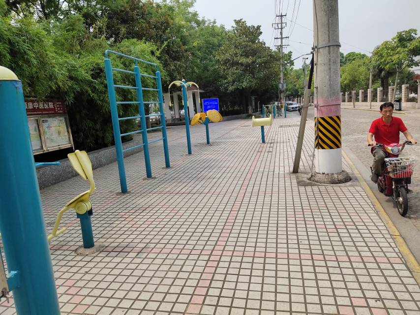 東大小區(qū)健身點