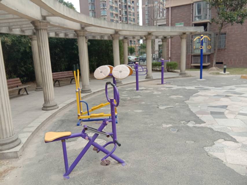 東都晚霞路715弄156號西側(cè)健身路徑