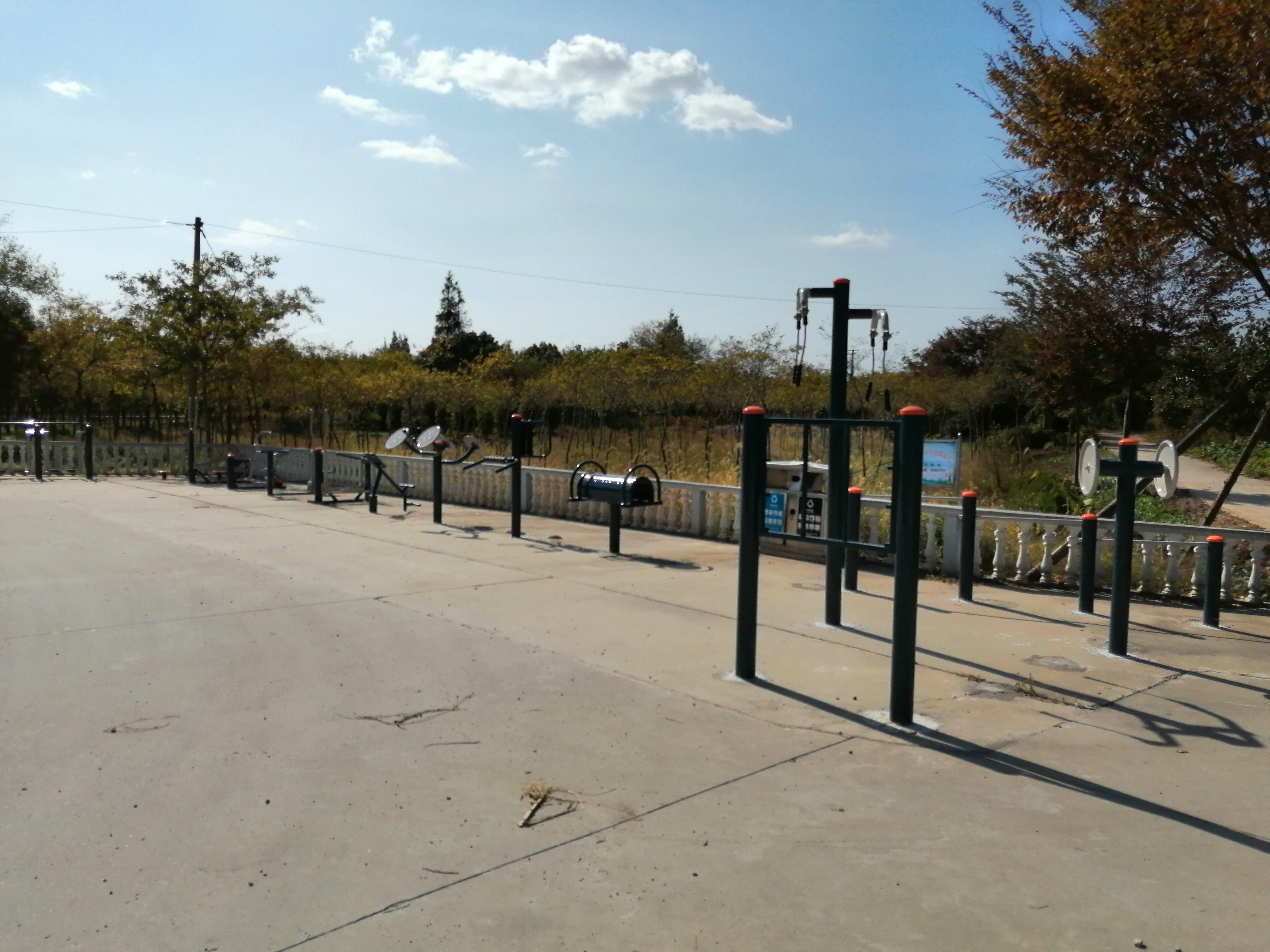 新河鎮(zhèn)強(qiáng)民村健身點