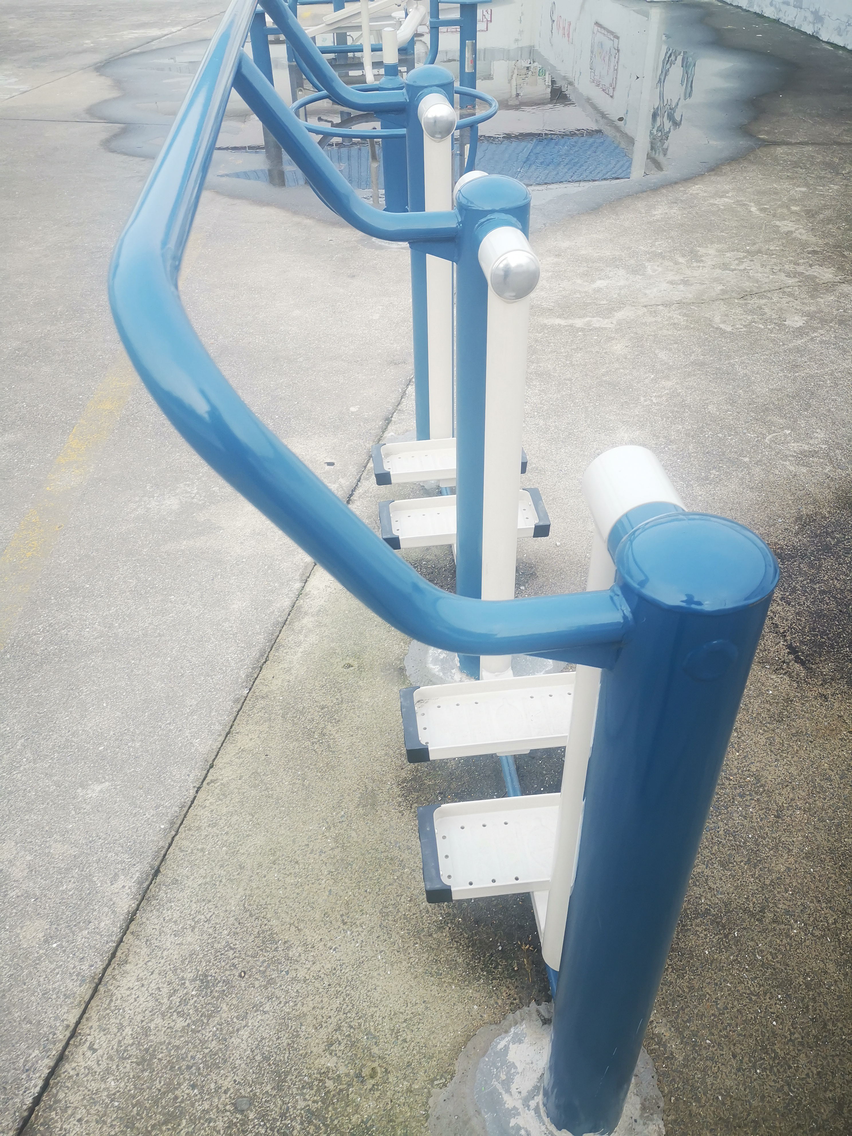 二位太空漫步機(jī)