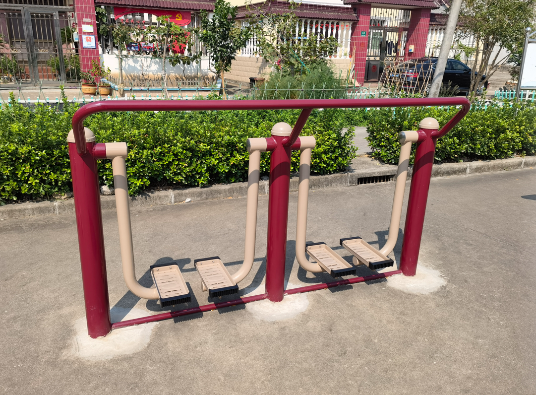 二位太空漫步機(jī)