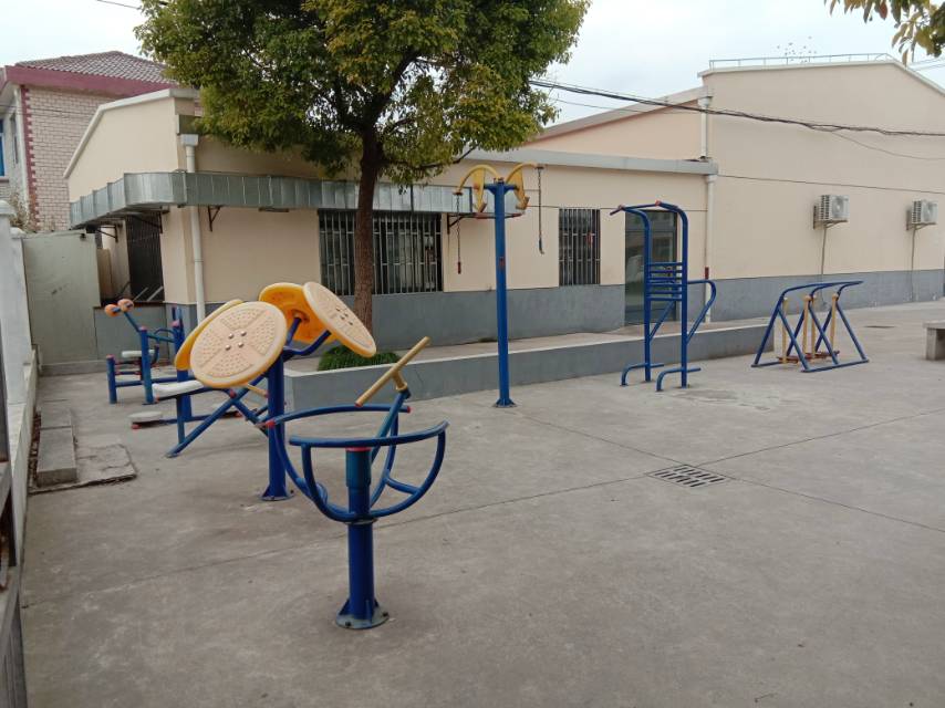 紅旗村俞家宅129號西側(cè)健身路徑