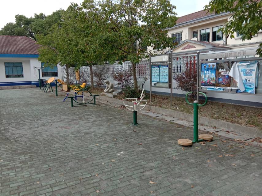 許家草村百姓戲臺健身點