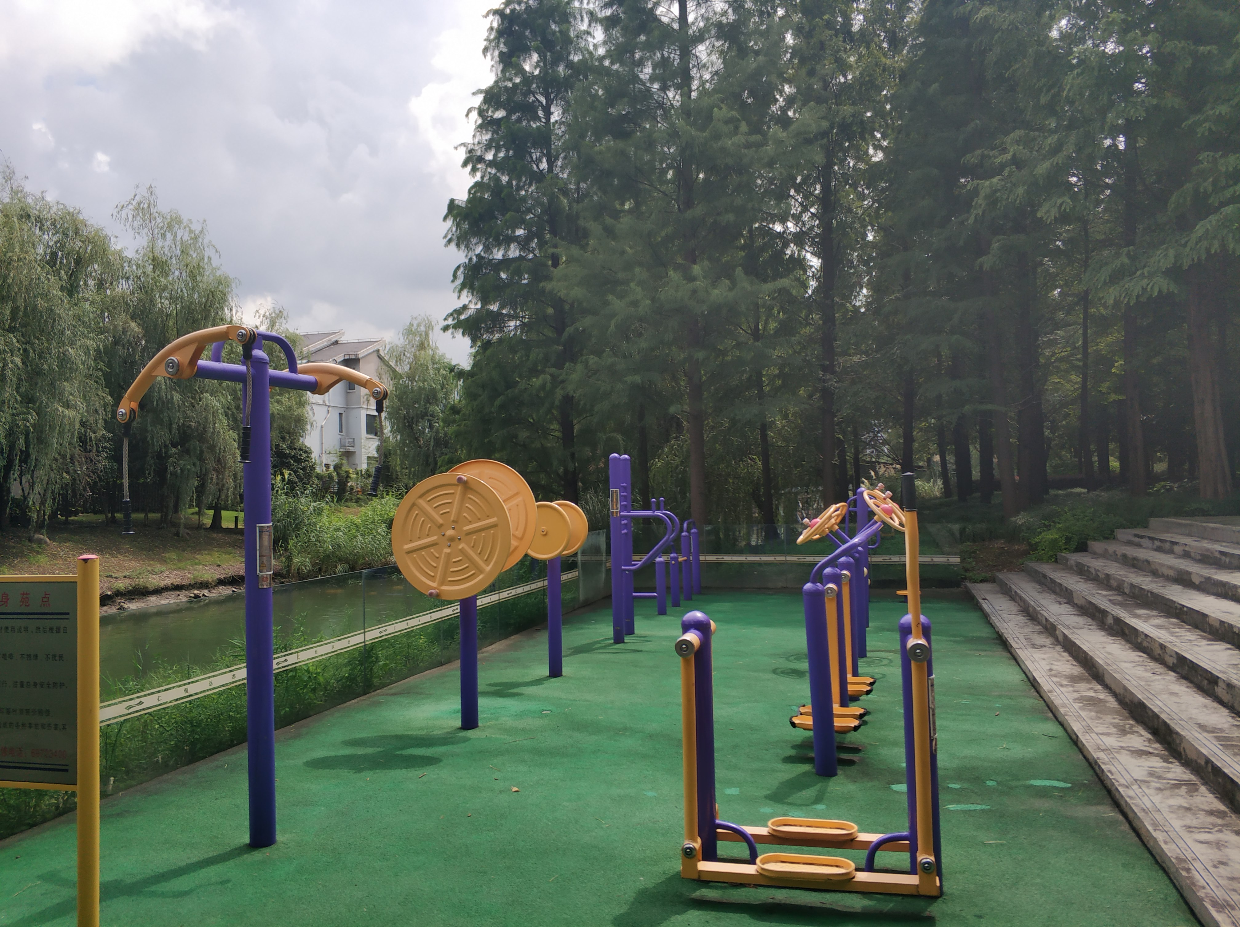 青華社區(qū)健身苑點(diǎn)3