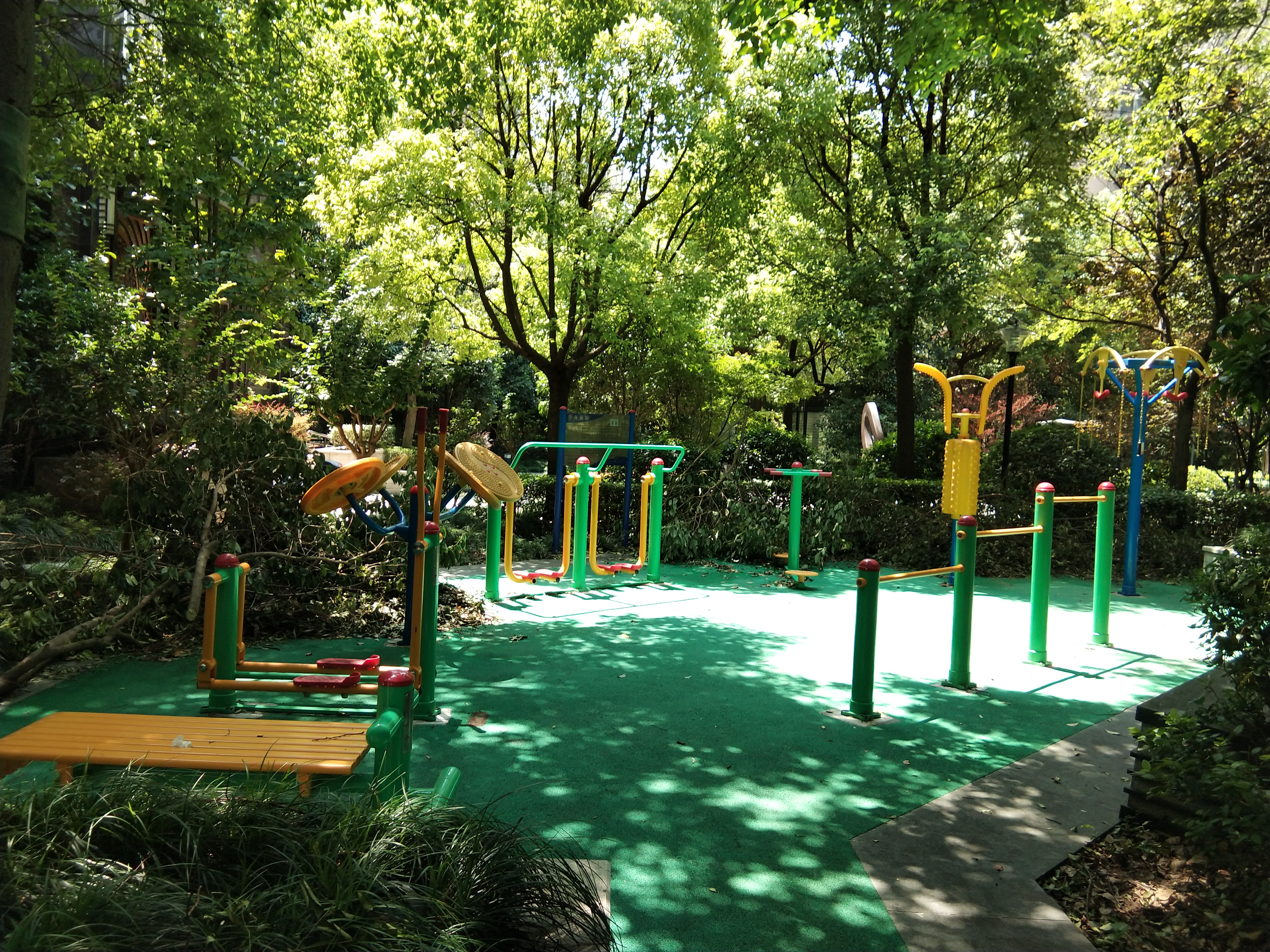 一品漫城二居A健身苑點