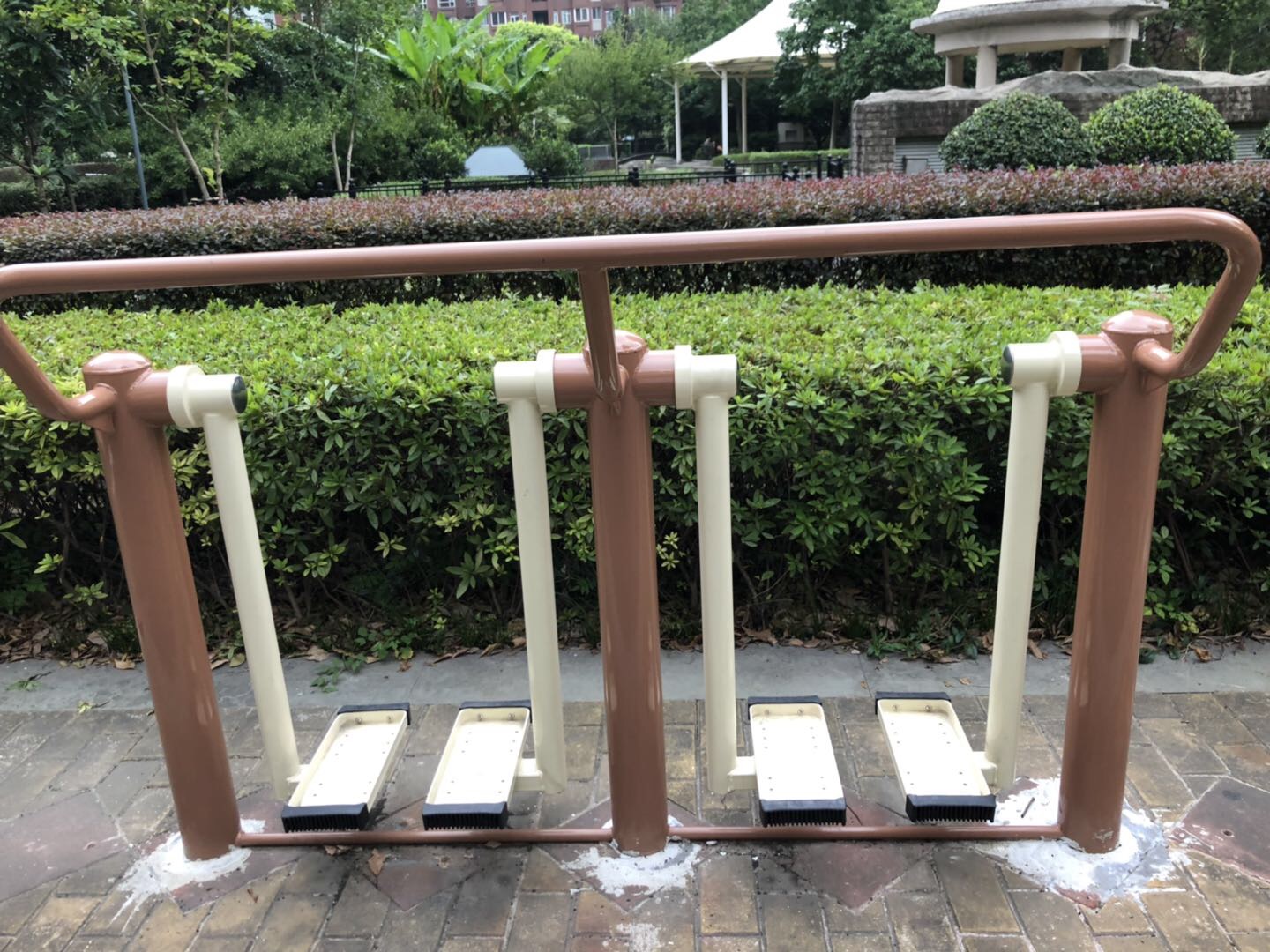 二位太空漫步機(jī)