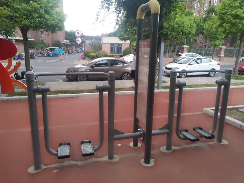 雙位太空漫步機