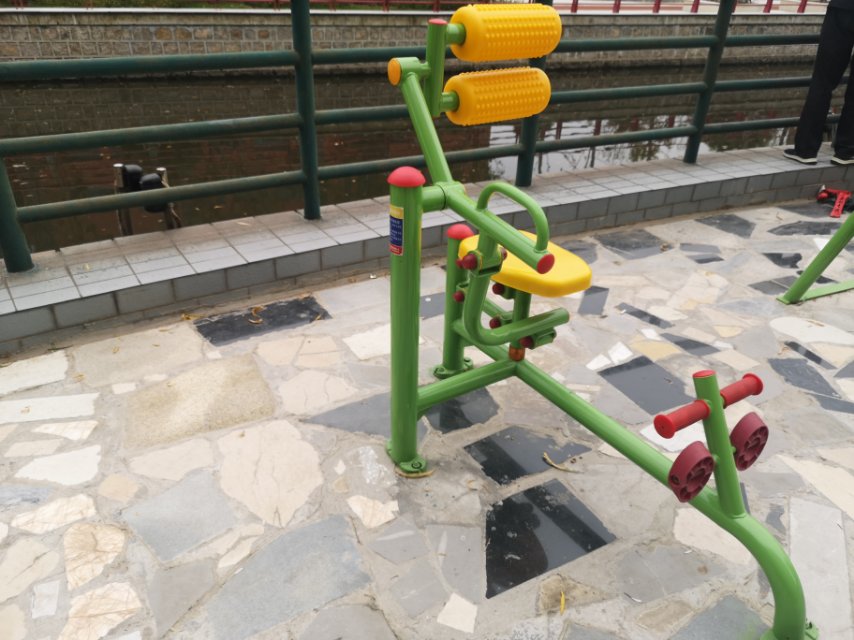 自重腹背鍛煉器