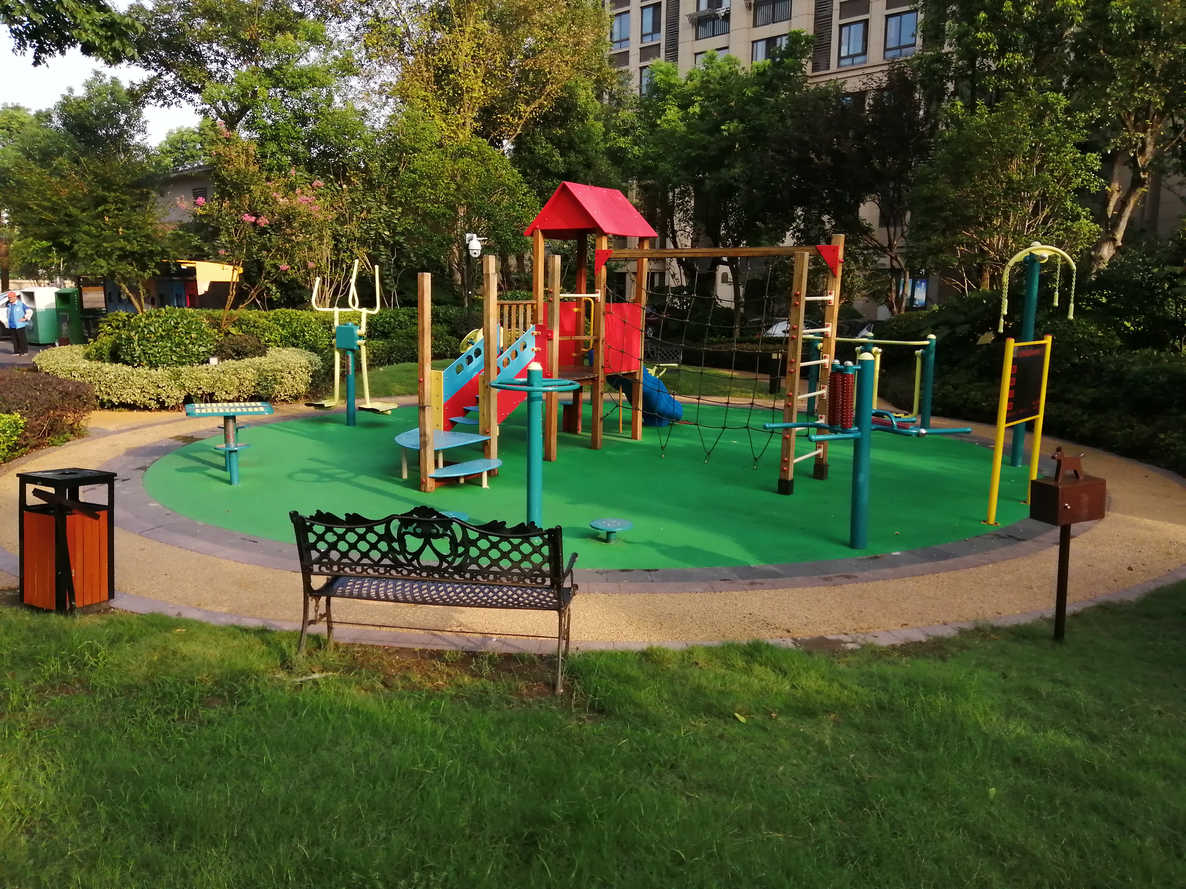 龍湖紫都城南區(qū)健身苑點(diǎn)