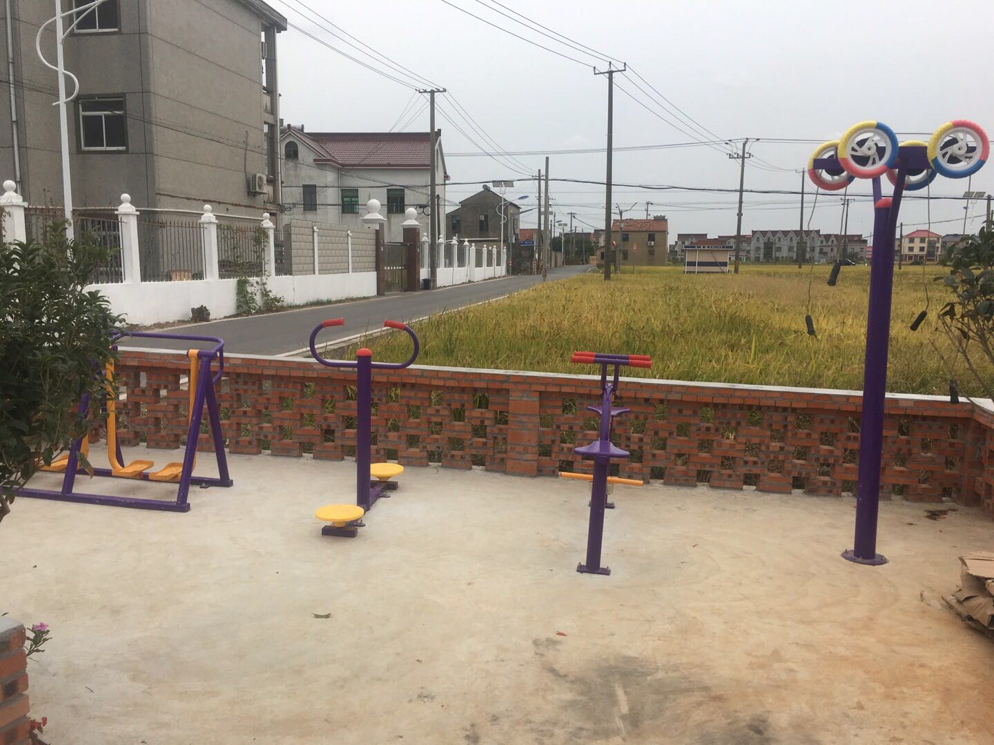 老港鎮(zhèn)欣河村民委員會(huì)煙墩6組健身苑點(diǎn)