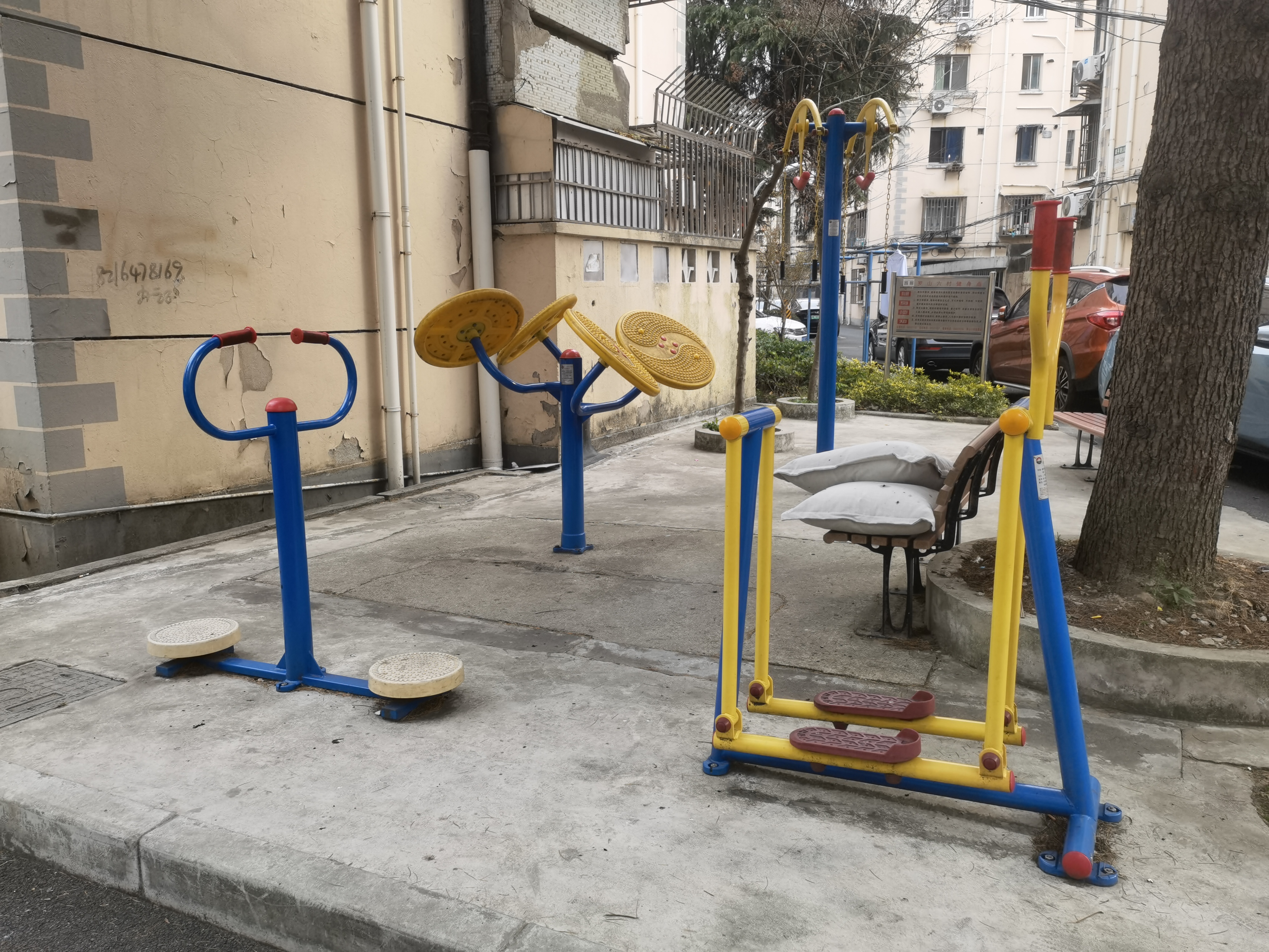 靜安區(qū)天目西路街道華康居委健身點（漢中路28弄）