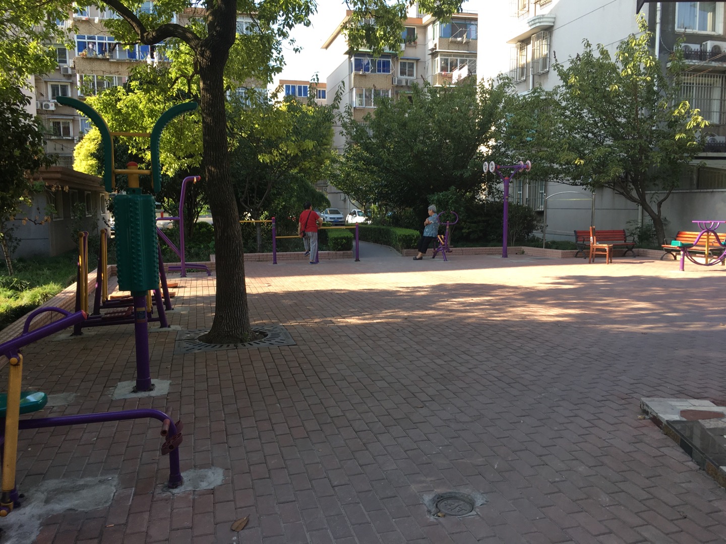 寶城新村居委健身點(diǎn)   2