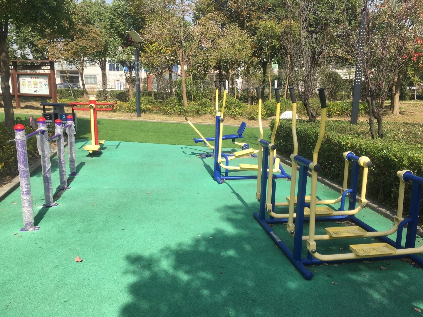 老港鎮(zhèn)牛肚村民委員會(huì)秀園健身苑點(diǎn)