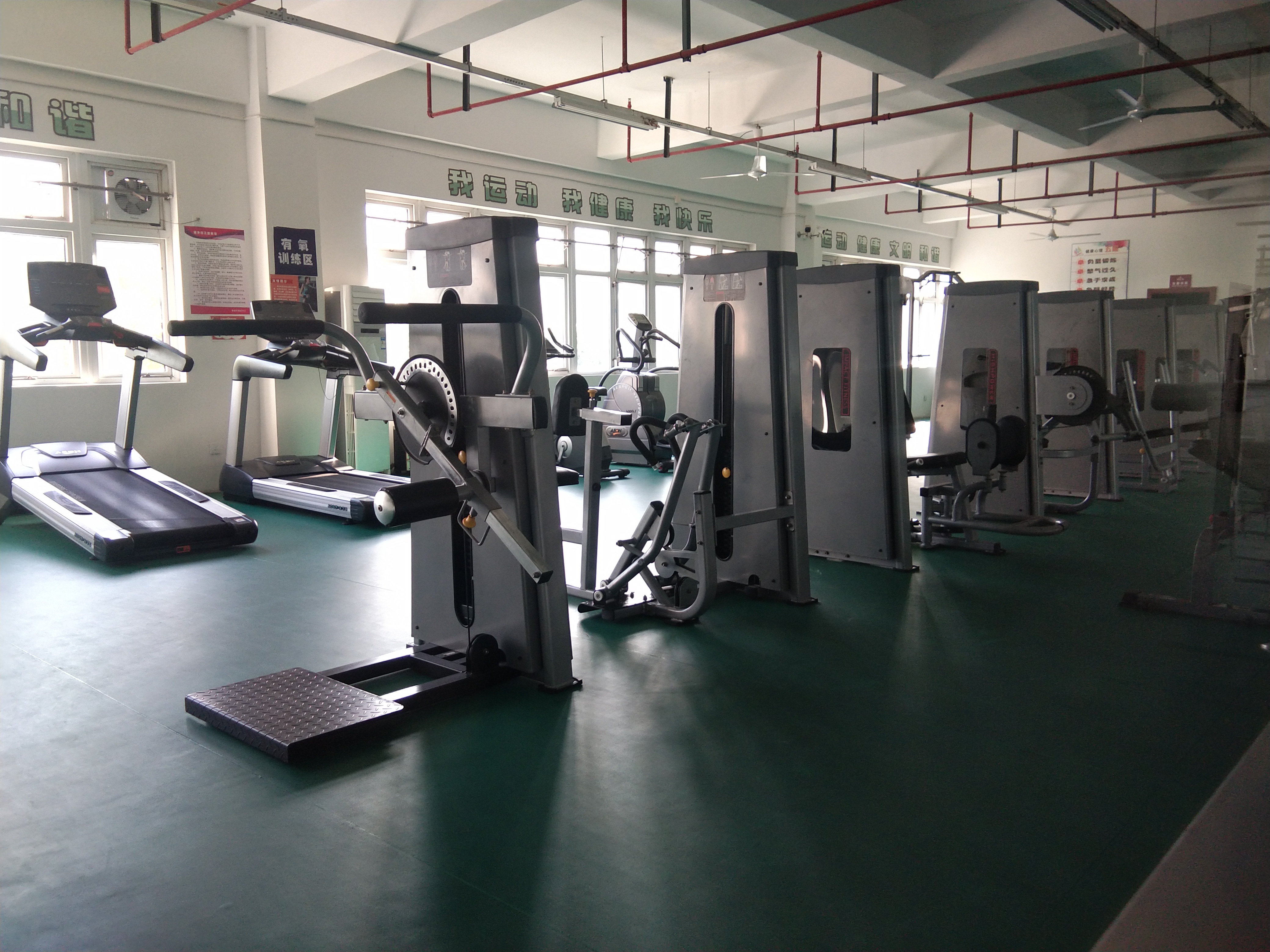 金山工業(yè)區(qū)職工公寓樓宇健身房