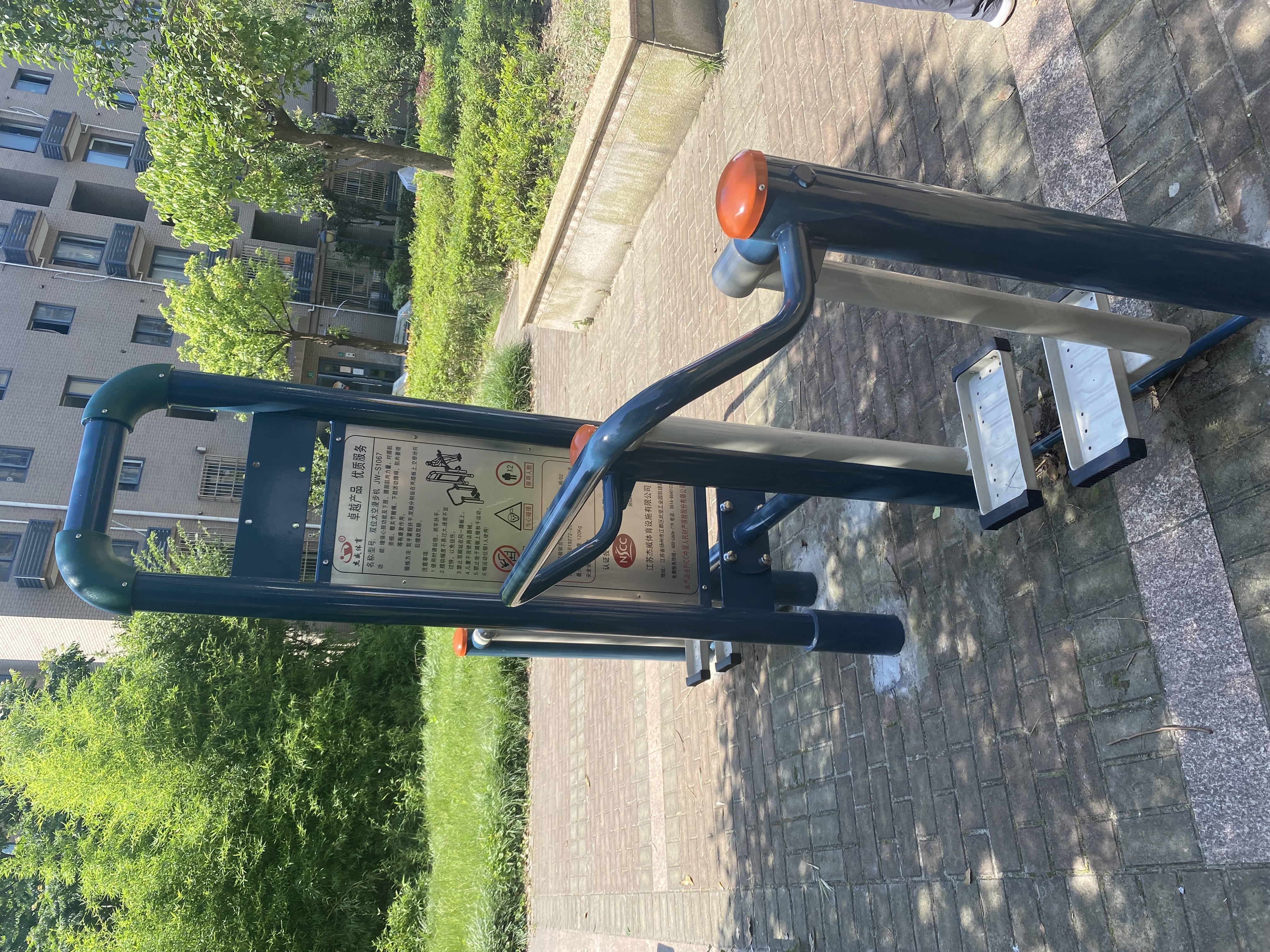 二位太空漫步機(jī)